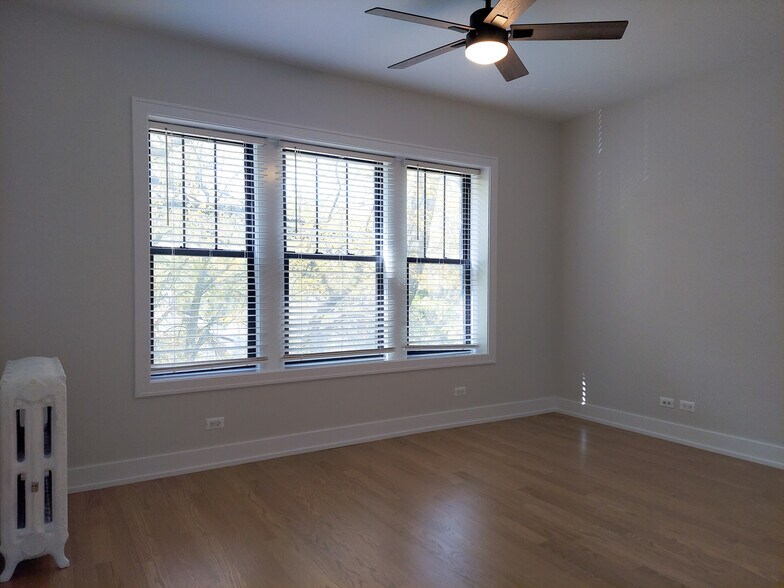 Building Photo - 4953 N Oakley Ave