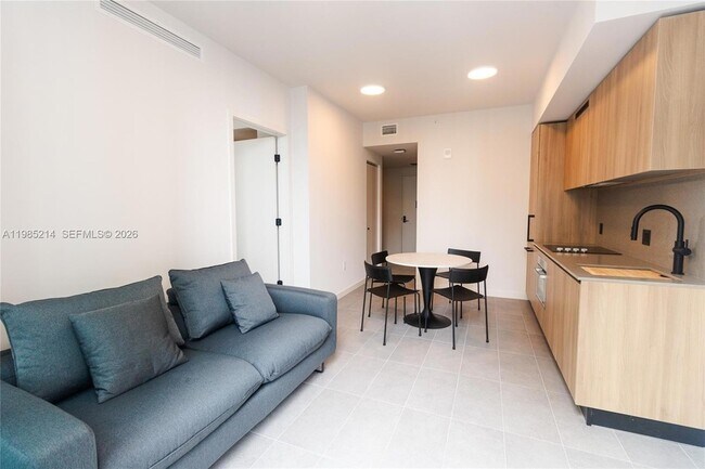 Building Photo - 121 NE 5th St