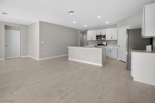 Building Photo - 553 Kingsbury Ln