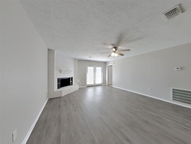 Building Photo - 20118 Misty Pines Dr