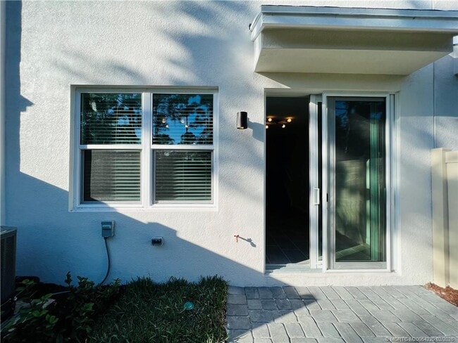 Building Photo - 3913 SE Mentmore Ln