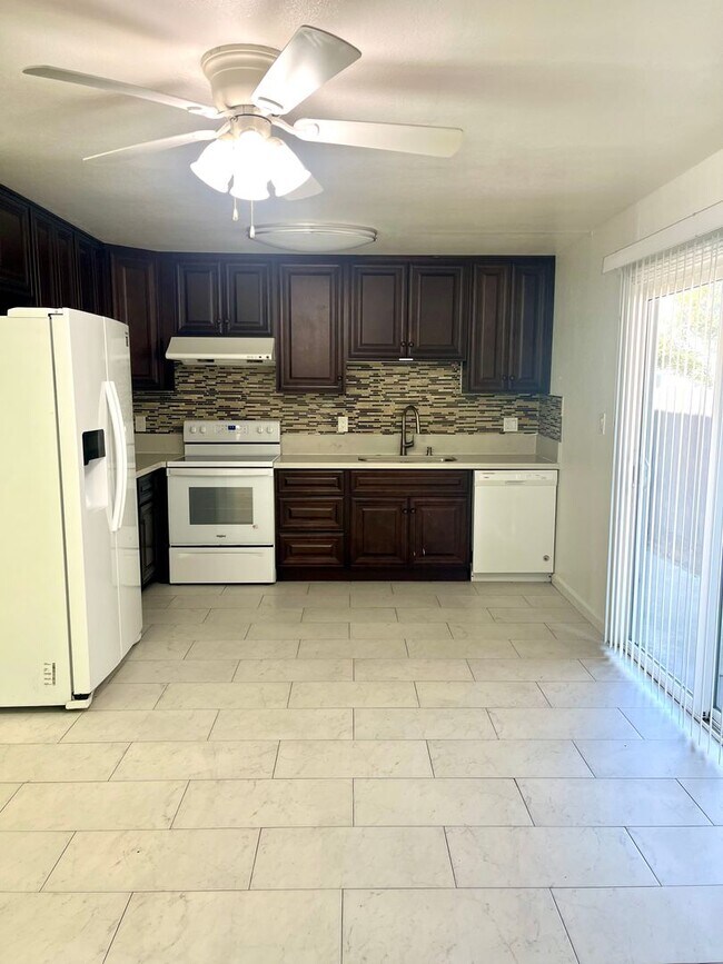 Building Photo - 2412 Vera Cruz Dr