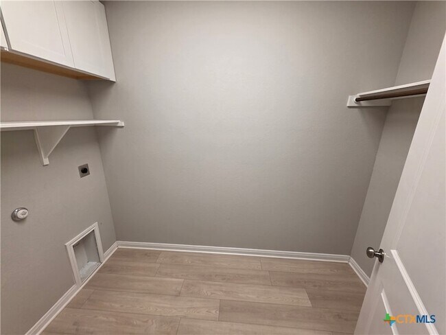 Building Photo - 10001 Kensley Rose Dr