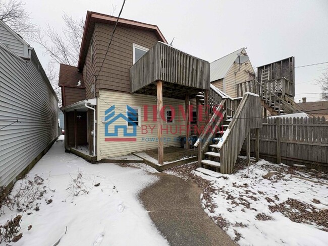 Building Photo - Three Bedroom | Two Bath | Detached Garage