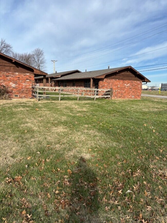 Primary Photo - 2 BEDROOM 4- PLEX, NEWER FLOORING, FRESH PAINT, CLEAN AND QUIET.