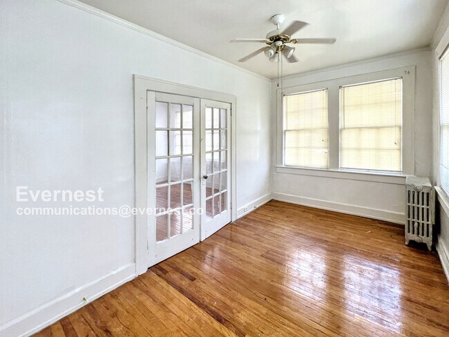 Building Photo - 904 3rd St W