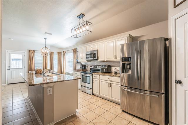 Building Photo - 405 Calder Ln