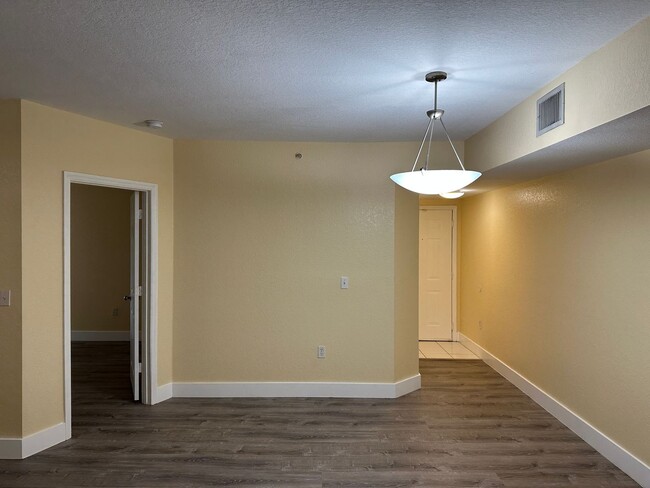 Building Photo - 2 Bedroom Condo in Aventine - Miramar