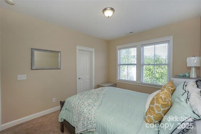 Building Photo - 188 Water Oak Dr