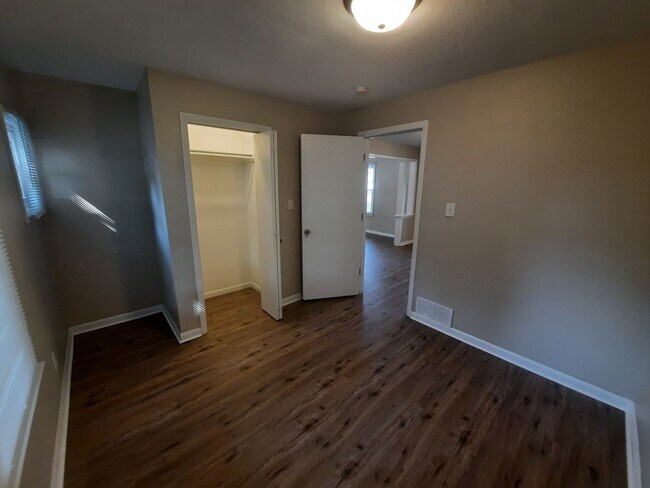 Building Photo - 3 bedroom home with covered patio and garage!