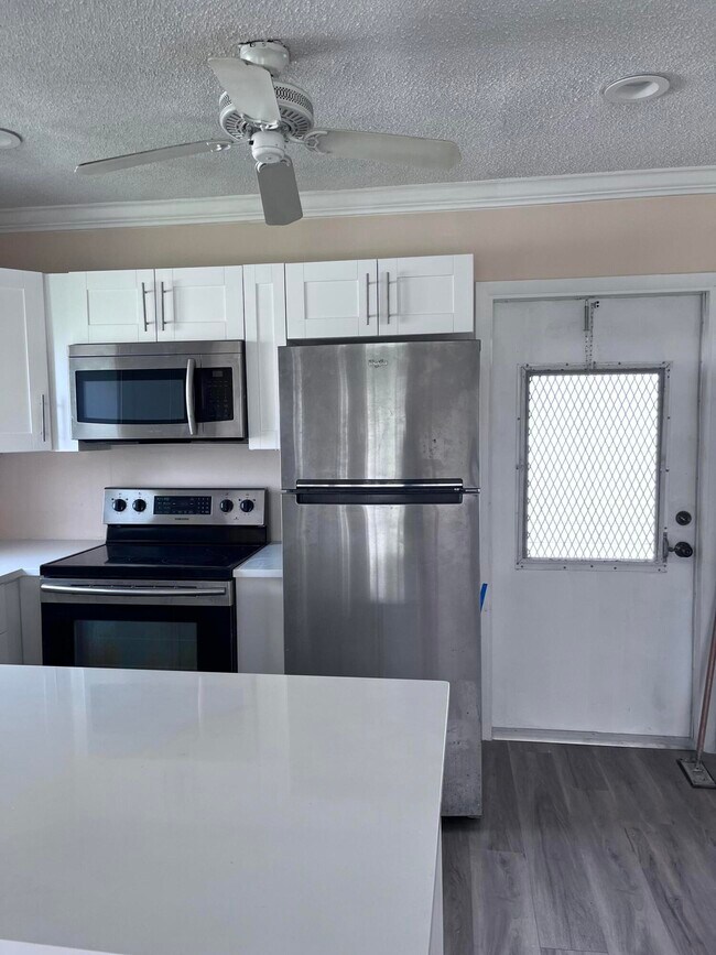 Building Photo - 251 S Golf Blvd