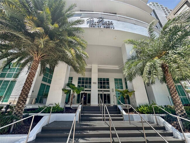 Building Photo - 950 Brickell Bay Dr