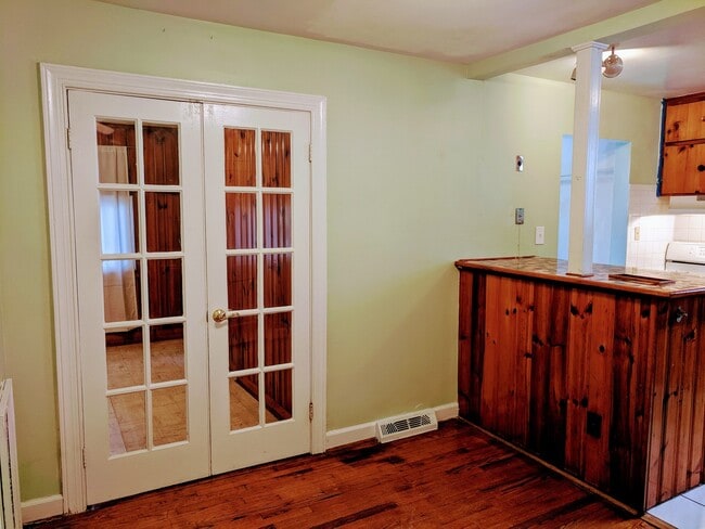 Building Photo - Spacious 3bdrm/2bth Home Located in a Well Established Neighborhood in Richmond's West End  Conve...