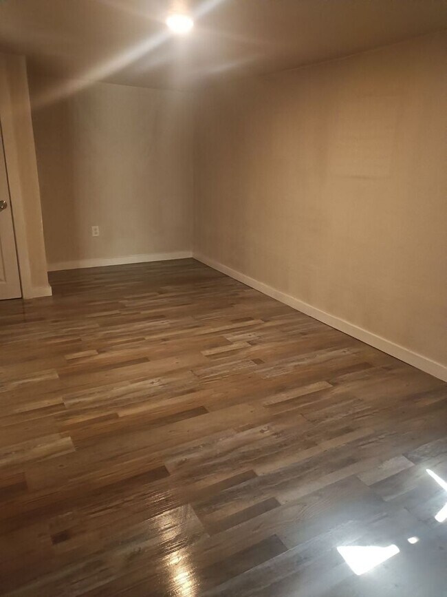 Building Photo - Beautiful  3 bed Bed 1Bath apartment for rent in SE OKC