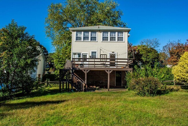 Building Photo - 617 Gales Ave