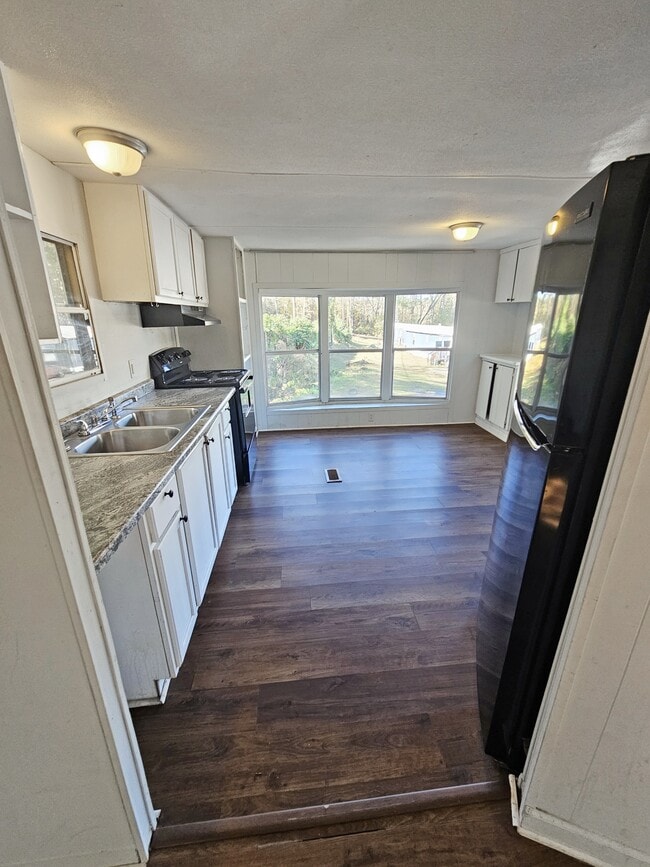 Building Photo - 412 McElhaney Rd