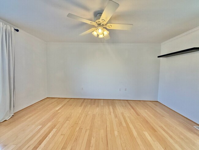 Building Photo - 723 Sailfish Dr