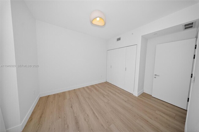 Building Photo - 700 NE 24th St