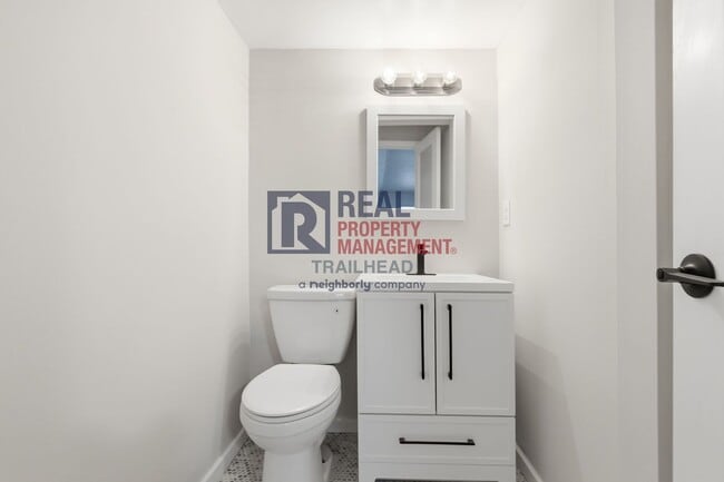 Building Photo - Spacious Modern 5 Bed / 2.5 Bath + 1 Bed / 1 Bath ADU in Wedgwood