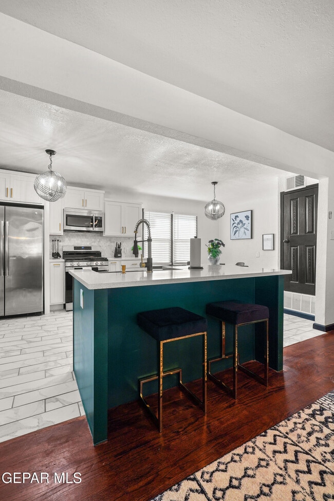 Building Photo - 614 Loretto Rd