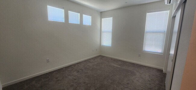 Building Photo - 141 Log Pond Ln