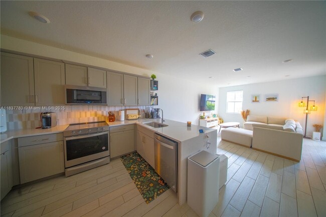 Building Photo - 138 SW 171st Terrace
