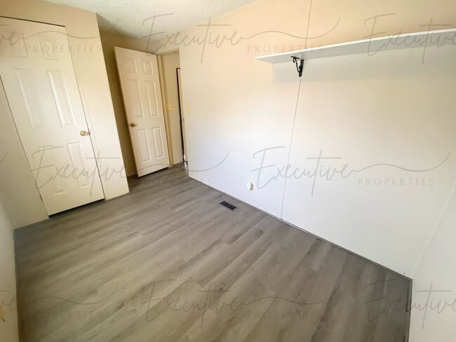 Building Photo - Remodeled Mobile Home: 2 Bed, 1 Bath in Sulphur, LA