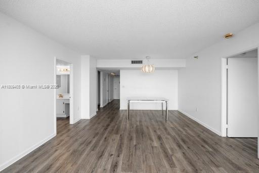 Building Photo - 20505 E Country Club Dr