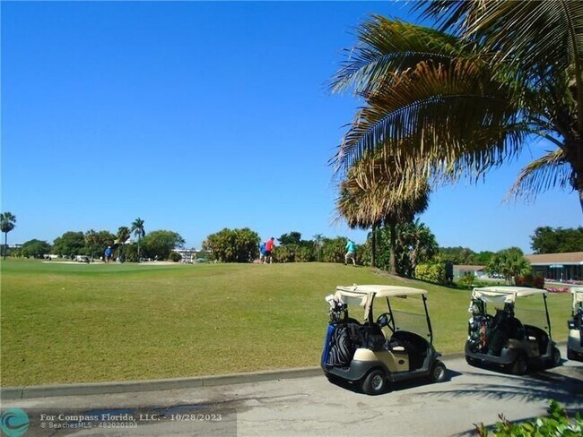Building Photo - 2650 S Course Dr
