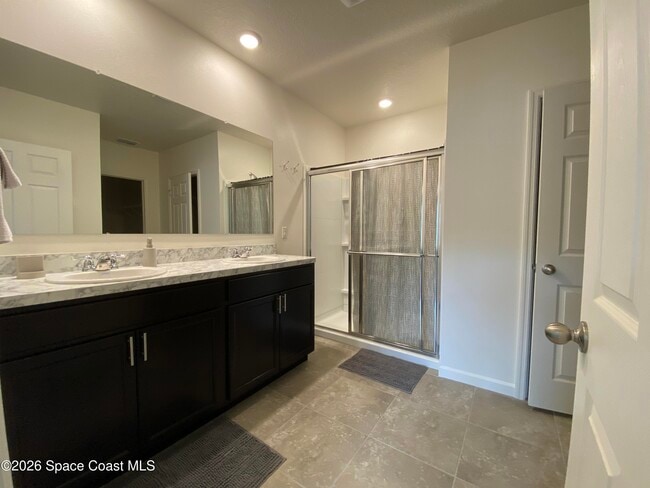 Building Photo - 980 Degroodt Rd SW