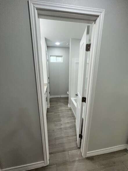 Building Photo - 1810 Atrium Pl Dr