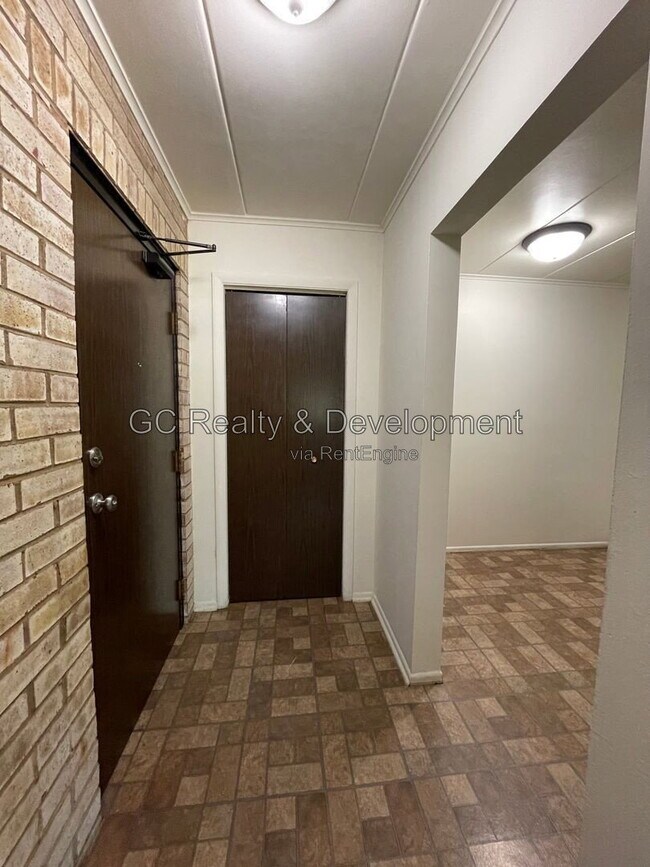 Building Photo - 180 N Wolf Rd