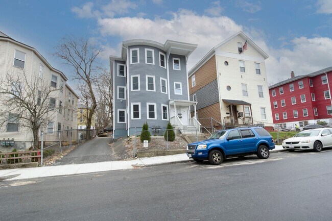 Building Photo - Remodeled 3 bedroom 1  bathroom 2nd Floor