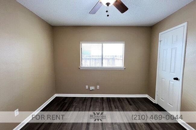 Building Photo - 4535 Oakfield Way