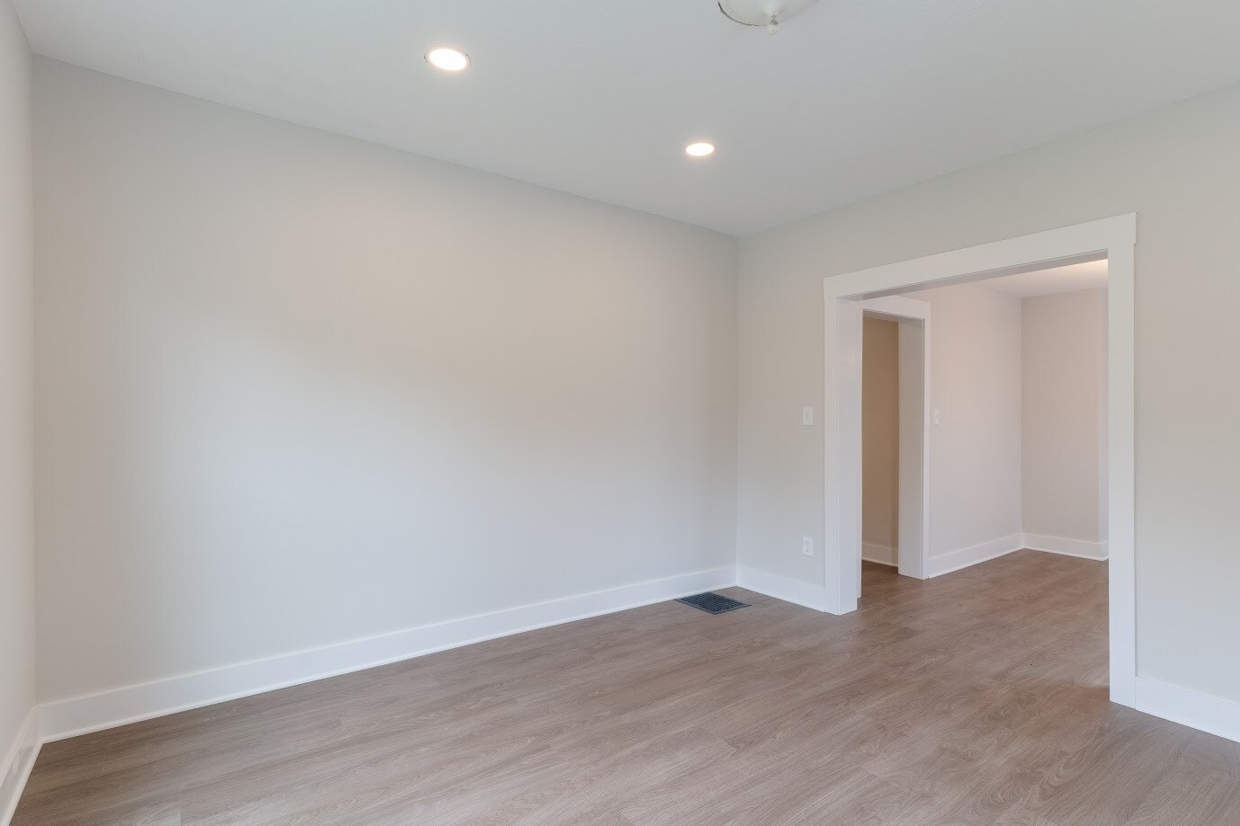 Building Photo - 1464 E 123rd St