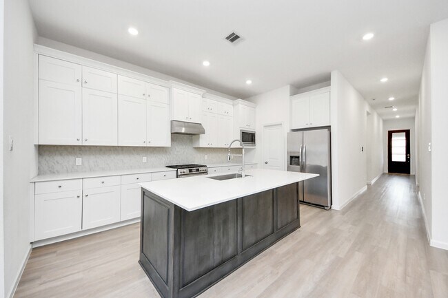 Building Photo - 30327 Tall Fescue Dr