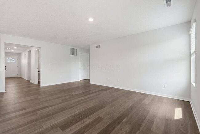 Building Photo - 414 Emily Dr