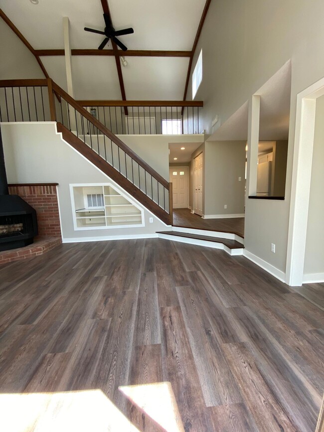 Building Photo - 40 Farmington Chase Cres