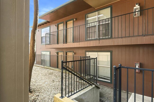 Building Photo - 2319 Greenfield Pkwy
