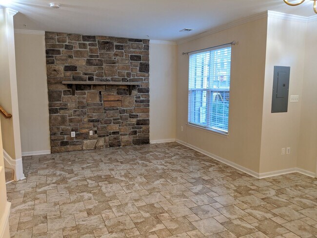 Building Photo - 3 Level townhouse in Frederick available e...