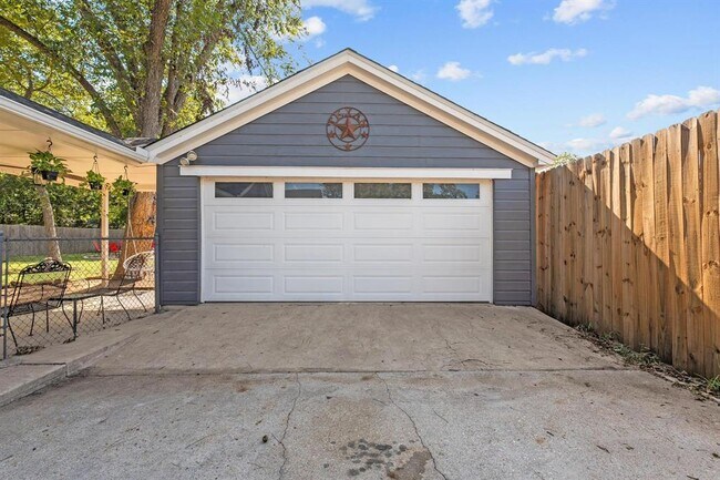 Building Photo - 1707 Lexington St