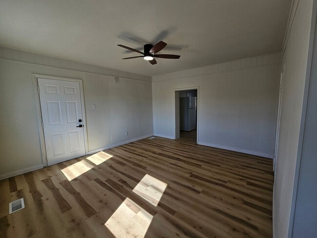 Building Photo - Newly updated 1 bedroom 1 bath apartment f...