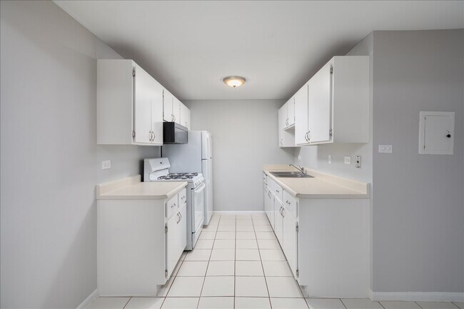 Building Photo - 5740 East Ave