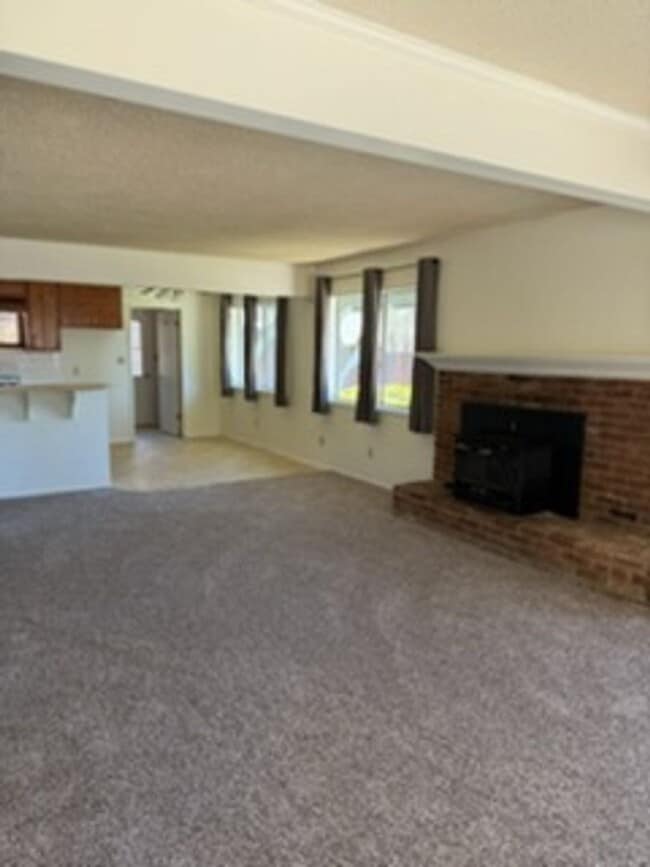 Building Photo - 6641 Ivins Dr