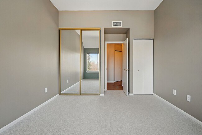 Building Photo - Sunny 2-Bed, 2-Bath Condo in Boulder’s Kin...