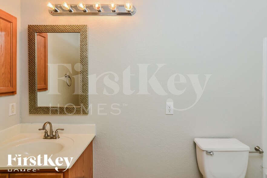 Building Photo - 12630 Point Summit