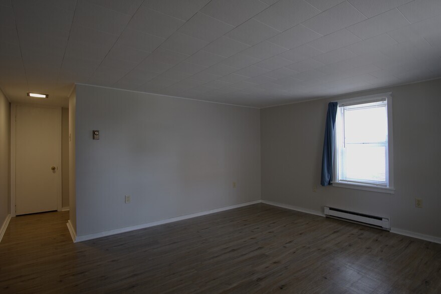 Living Room - 106 North St