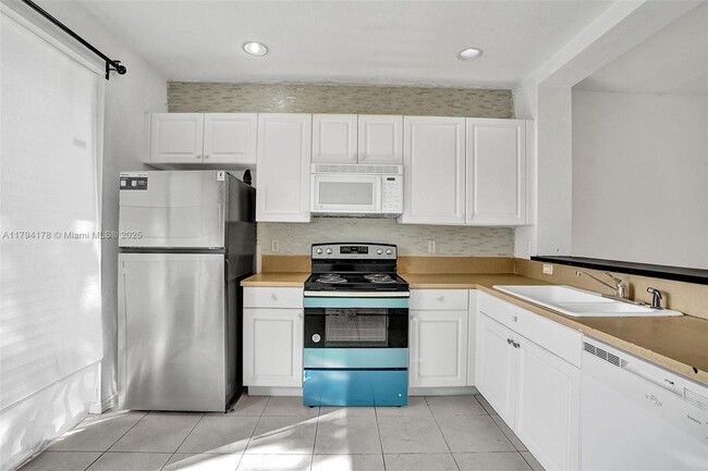 Building Photo - 757 NW 42nd Ave