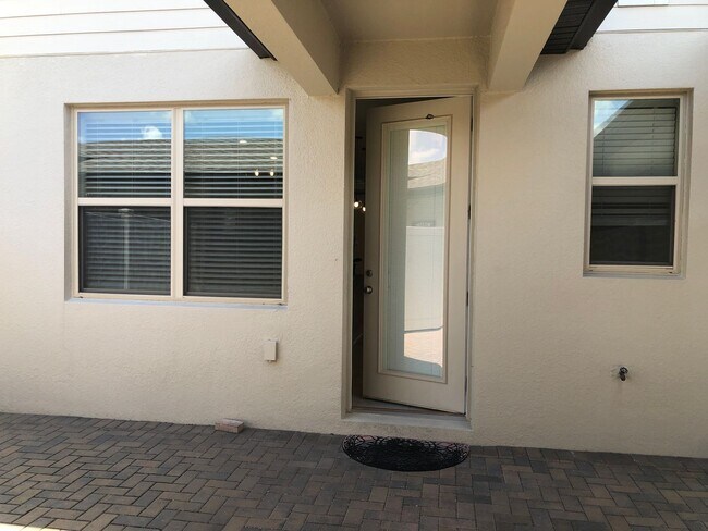 Building Photo - 2674 Mead Ave