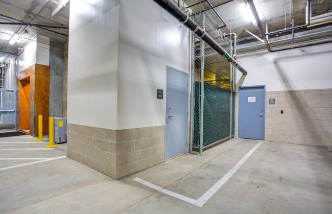 Building Photo - 1705-1725 Ocean Ave